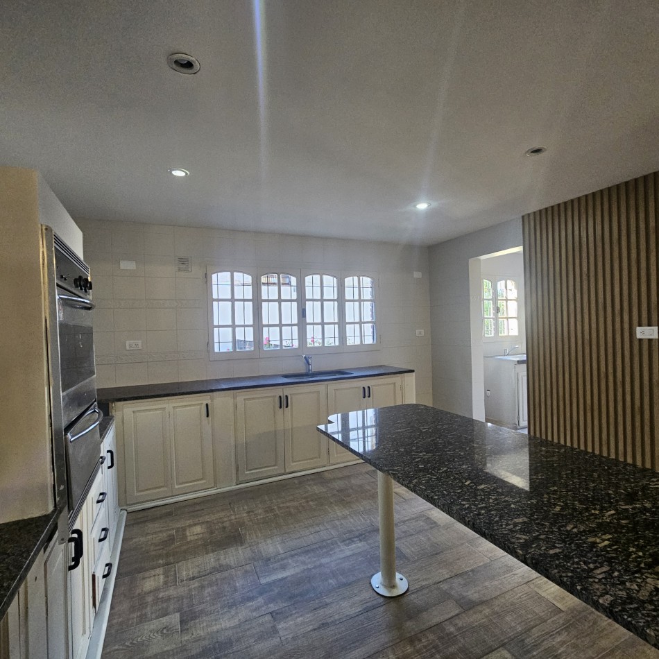 Neuquen Alquiler Casa en dos plantas Jardines del Rey APTO ALQUILER COMERCIAL O VIVIENDA