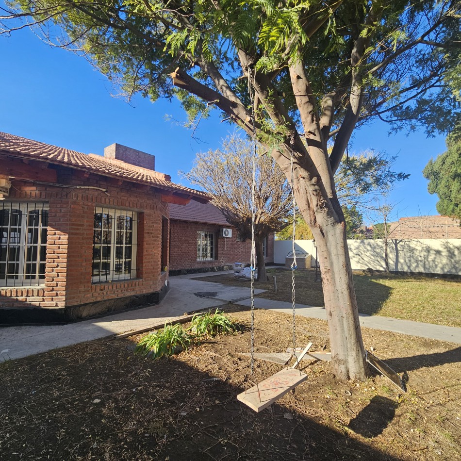 Neuquen Alquiler Casa en dos plantas Jardines del Rey APTO ALQUILER COMERCIAL O VIVIENDA