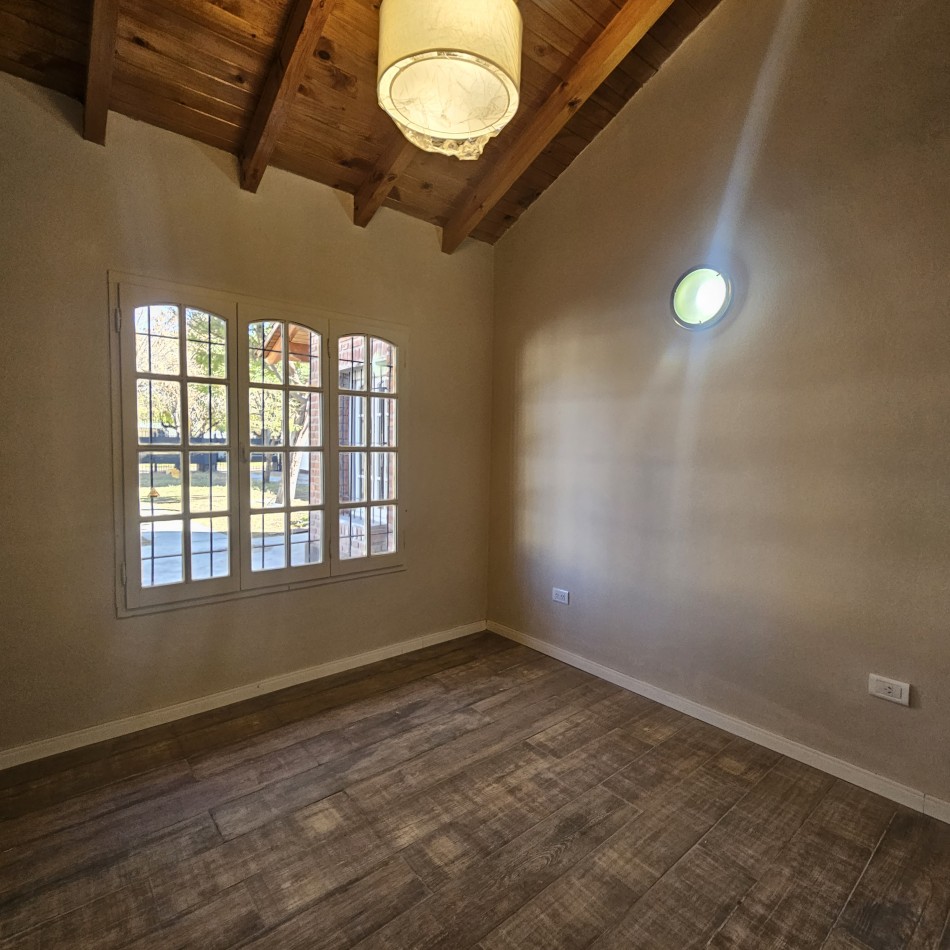 Neuquen Alquiler Casa en dos plantas Jardines del Rey APTO ALQUILER COMERCIAL O VIVIENDA