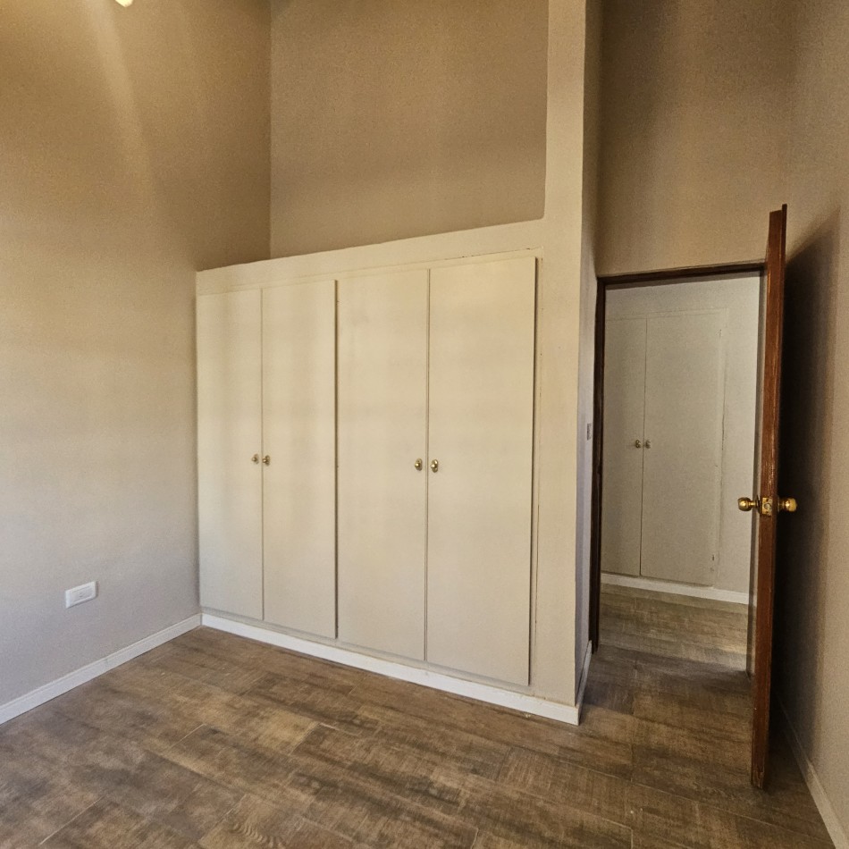 Neuquen Alquiler Casa en dos plantas Jardines del Rey APTO ALQUILER COMERCIAL O VIVIENDA
