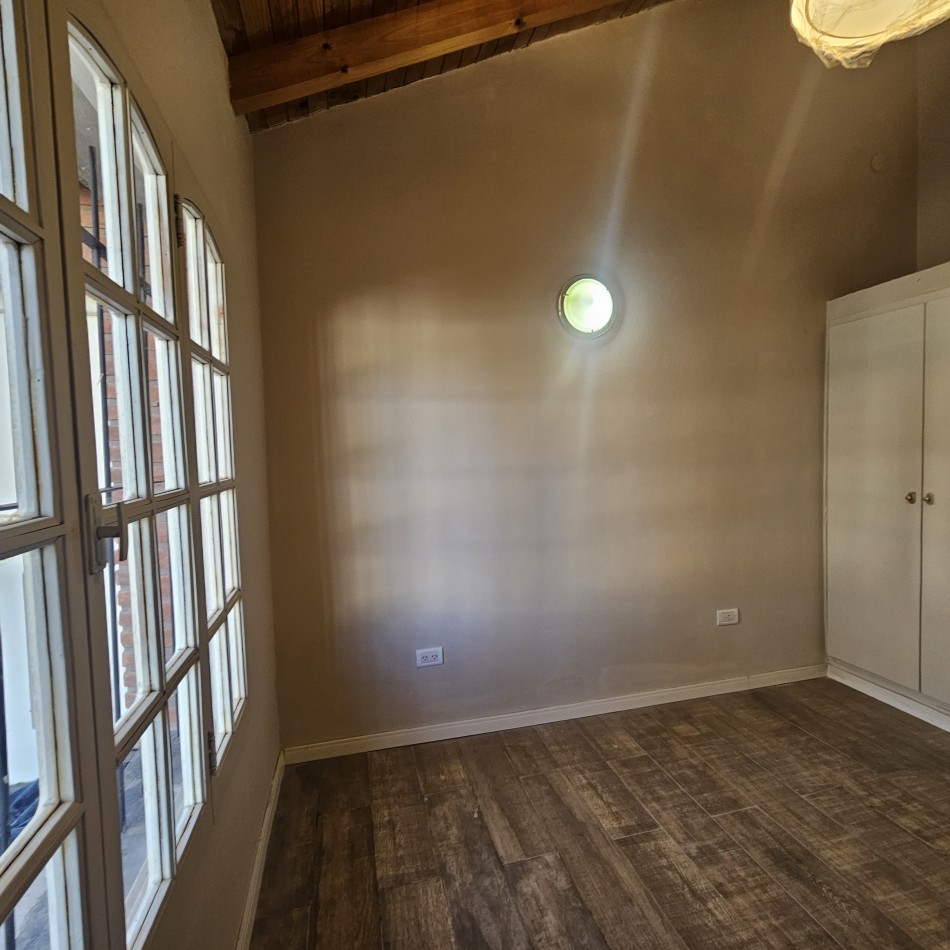 Neuquen Alquiler Casa en dos plantas Jardines del Rey APTO ALQUILER COMERCIAL O VIVIENDA