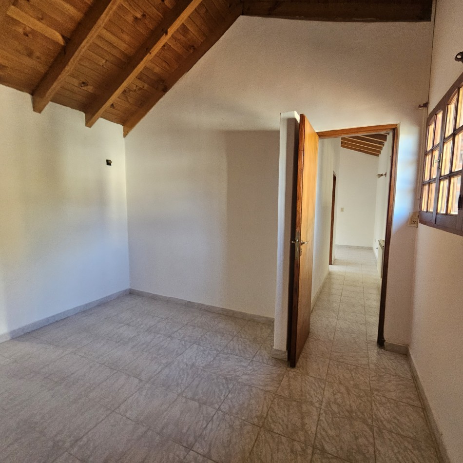 Neuquen Alquiler Casa en dos plantas Jardines del Rey APTO ALQUILER COMERCIAL O VIVIENDA