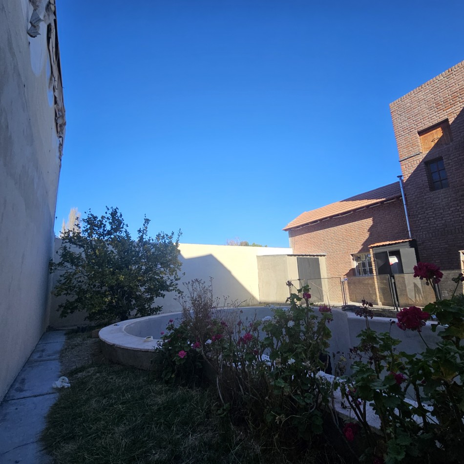 Neuquen Alquiler Casa en dos plantas Jardines del Rey APTO ALQUILER COMERCIAL O VIVIENDA