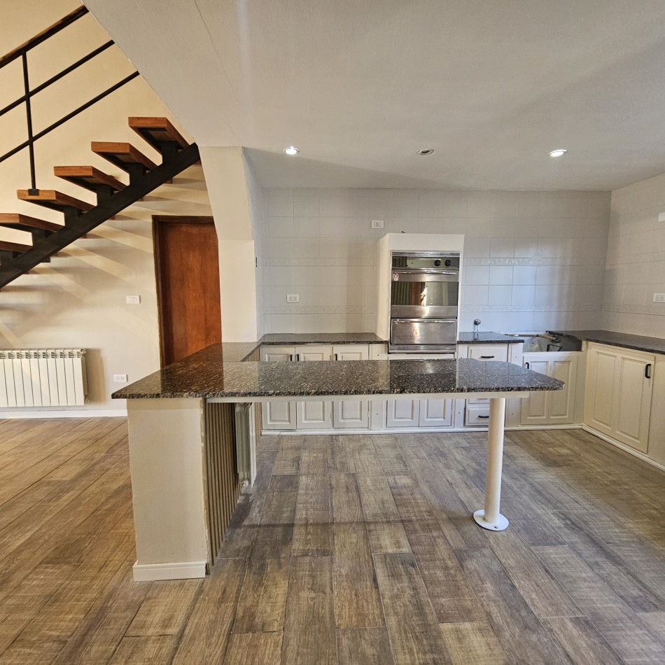 Neuquen Alquiler Casa en dos plantas Jardines del Rey APTO ALQUILER COMERCIAL O VIVIENDA