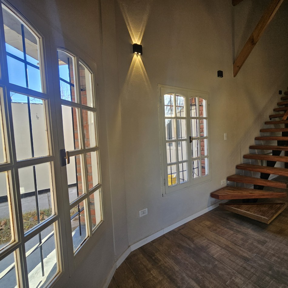 Neuquen Alquiler Casa en dos plantas Jardines del Rey APTO ALQUILER COMERCIAL O VIVIENDA