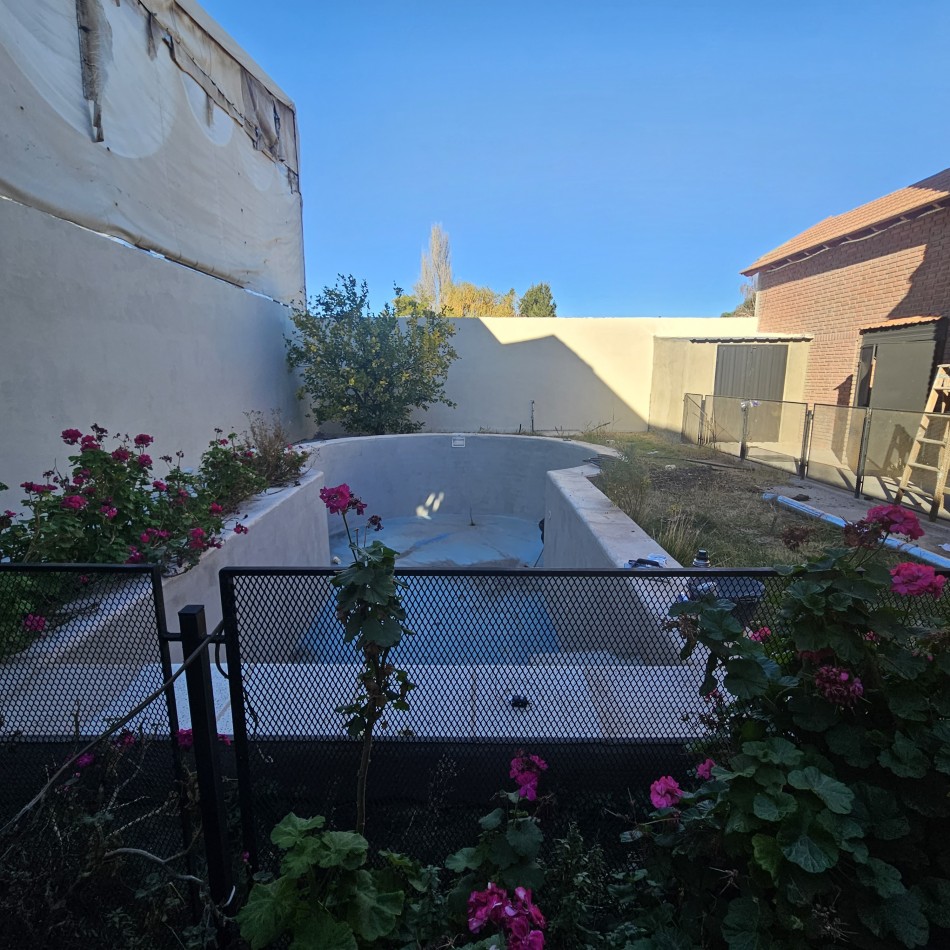 Neuquen Alquiler Casa en dos plantas Jardines del Rey APTO ALQUILER COMERCIAL O VIVIENDA