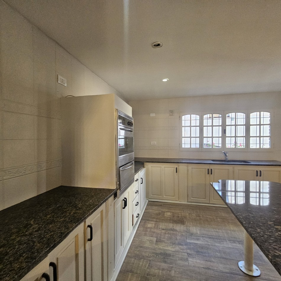 Neuquen Alquiler Casa en dos plantas Jardines del Rey APTO ALQUILER COMERCIAL O VIVIENDA