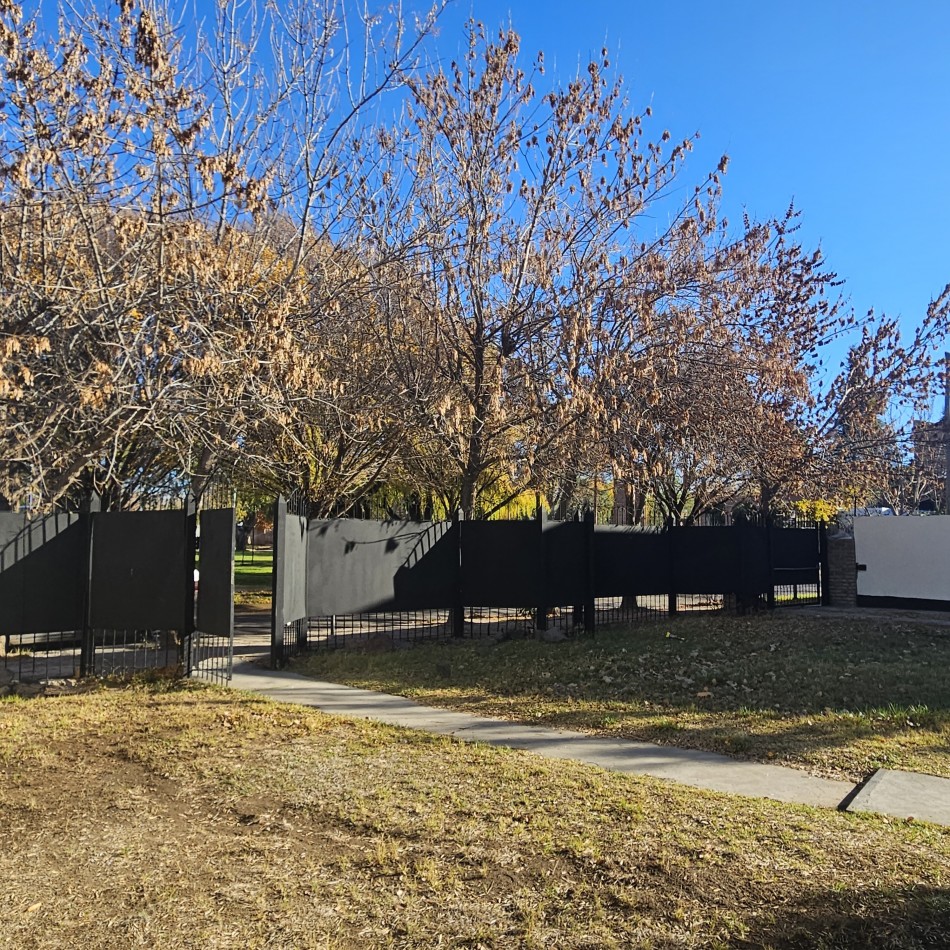 Neuquen Alquiler Casa en dos plantas Jardines del Rey APTO ALQUILER COMERCIAL O VIVIENDA