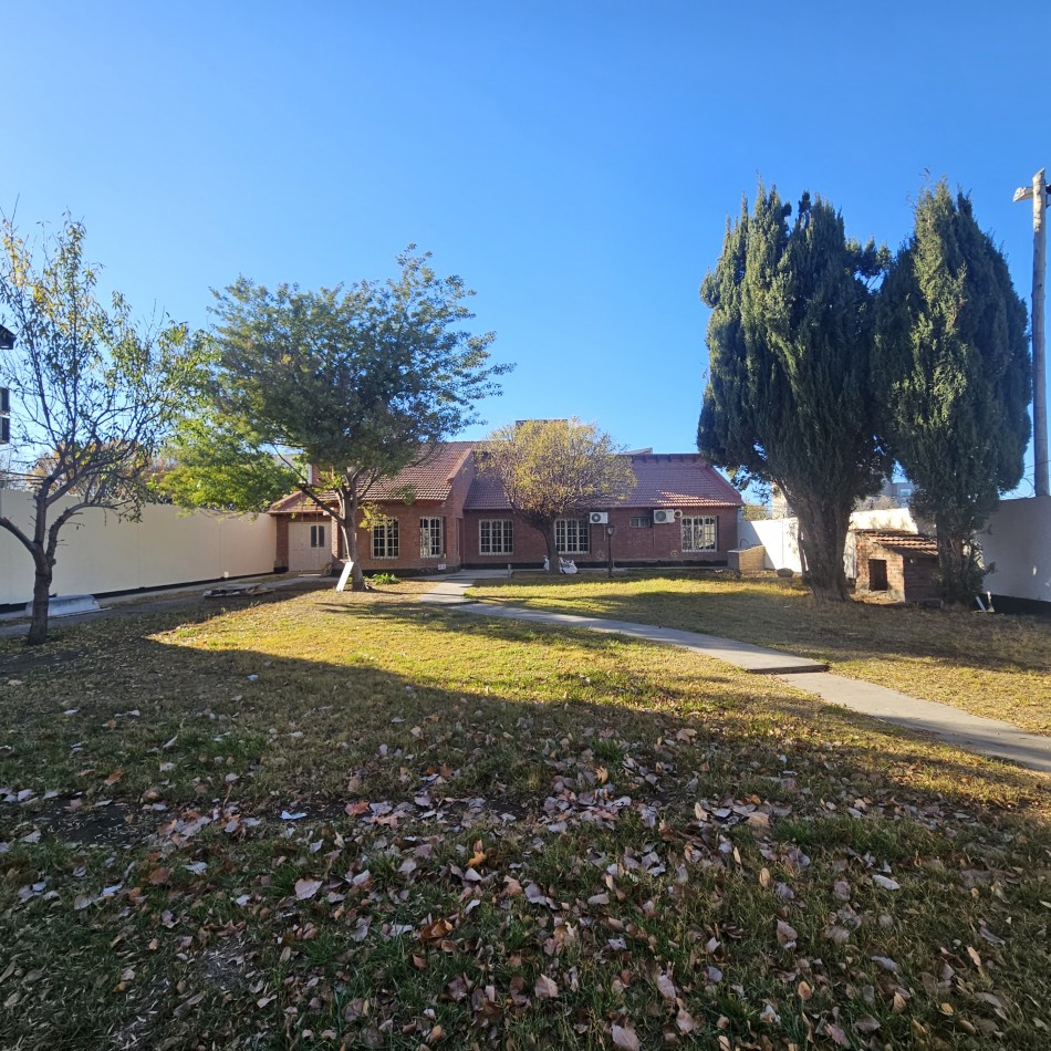 Neuquen Alquiler Casa en dos plantas Jardines del Rey APTO ALQUILER COMERCIAL O VIVIENDA
