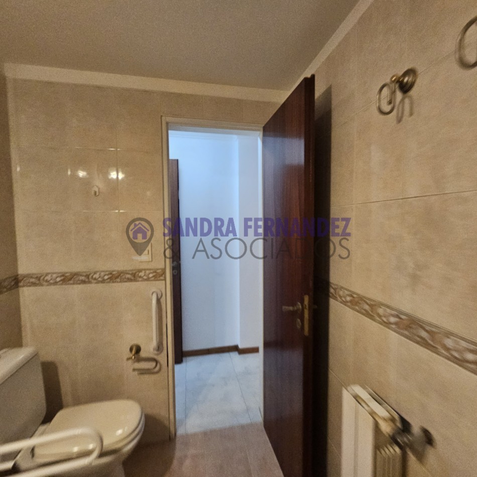 Neuquen. Alquiler. Departamento 2 dormitorios,  PB (1 en suite). Barrio Maria Auxiliadora