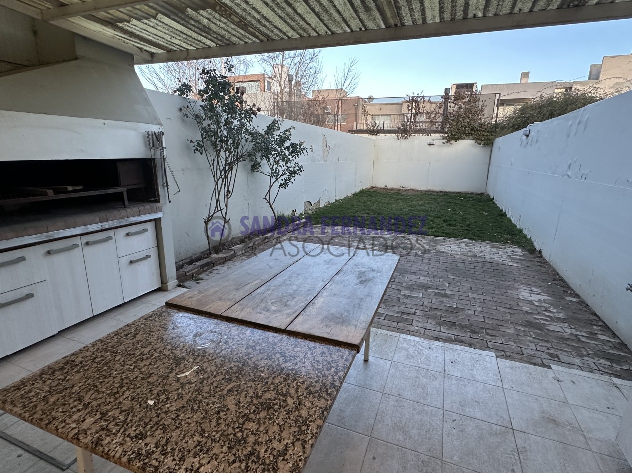 Duplex 3 dormitorios amplios. Barrio Rincon de Emilio