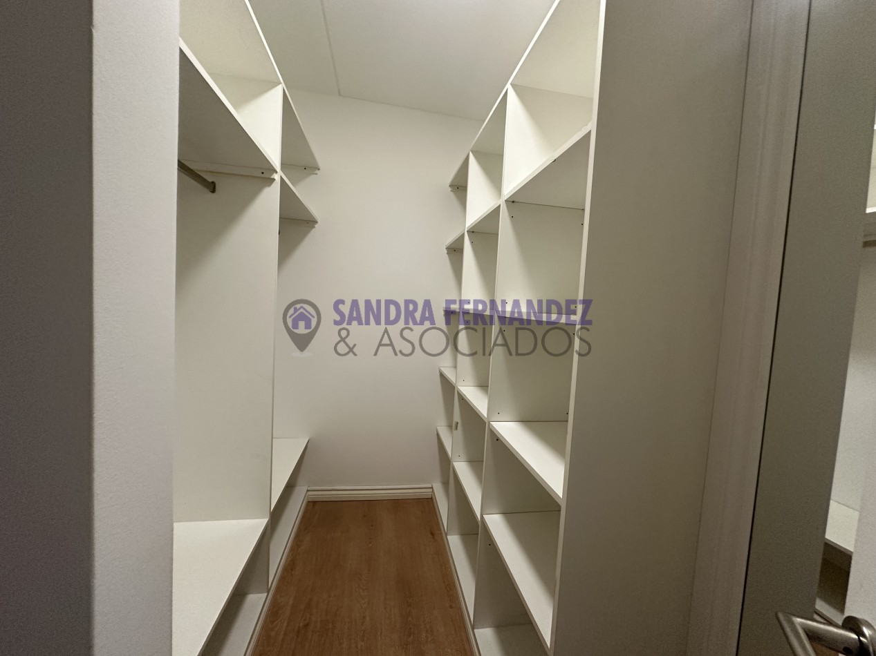 Duplex 3 dormitorios amplios. Barrio Rincon de Emilio