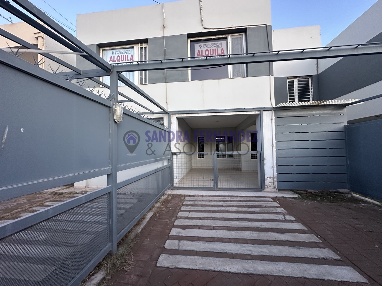 Duplex 3 dormitorios amplios. Barrio Rincon de Emilio