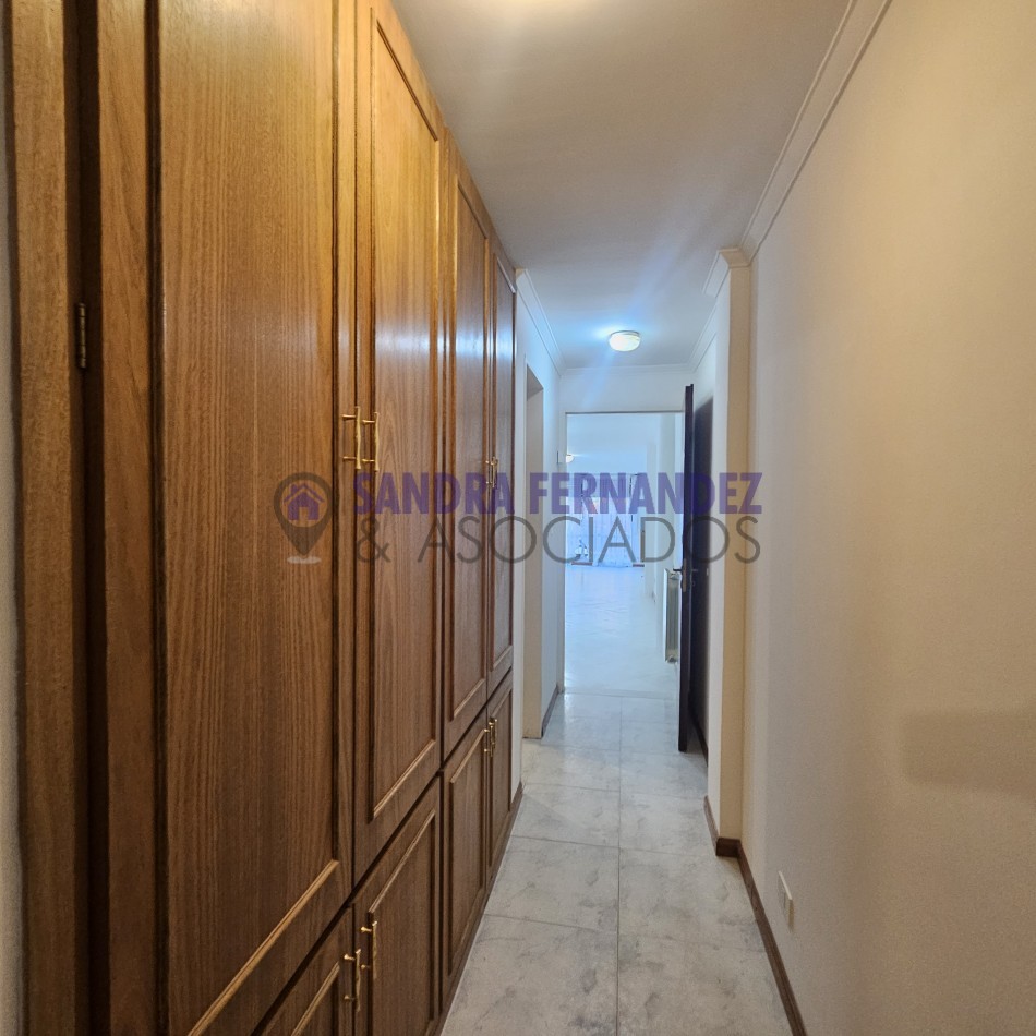 Neuquen. Alquiler. Departamento 2 dormitorios,  PB (1 en suite). Barrio Maria Auxiliadora