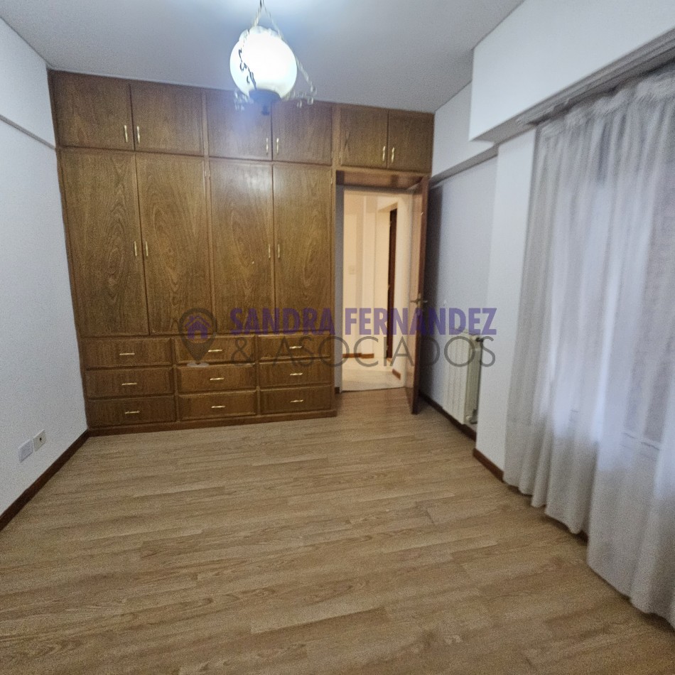 Neuquen. Alquiler. Departamento 2 dormitorios,  PB (1 en suite). Barrio Maria Auxiliadora