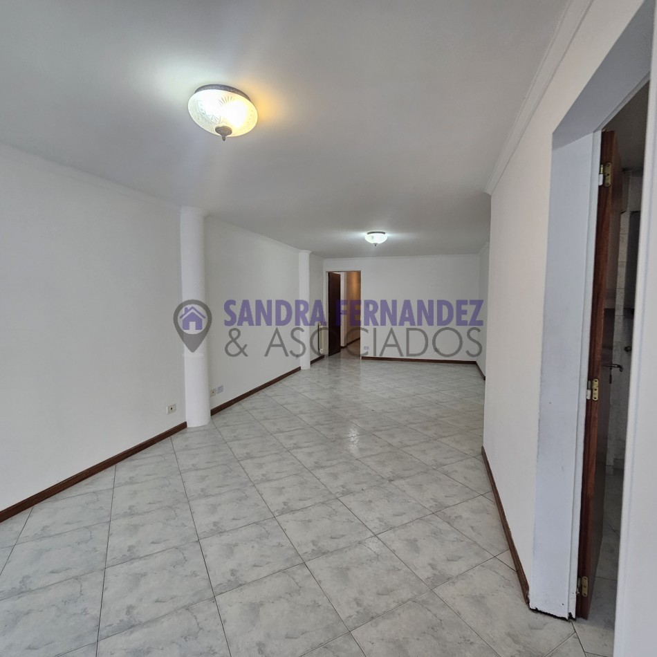 Neuquen. Alquiler. Departamento 2 dormitorios,  PB (1 en suite). Barrio Maria Auxiliadora