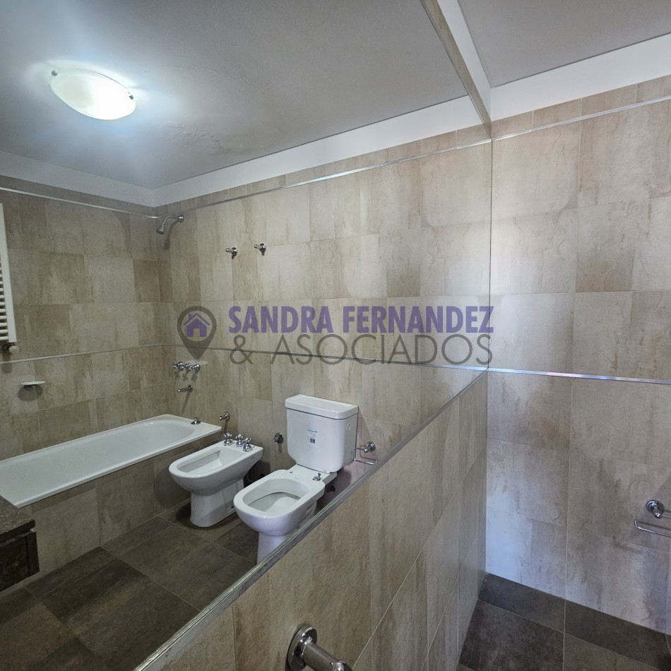 Neuquen. Alquiler Departamento 2 dormitorios (suite) Cochera Baulera