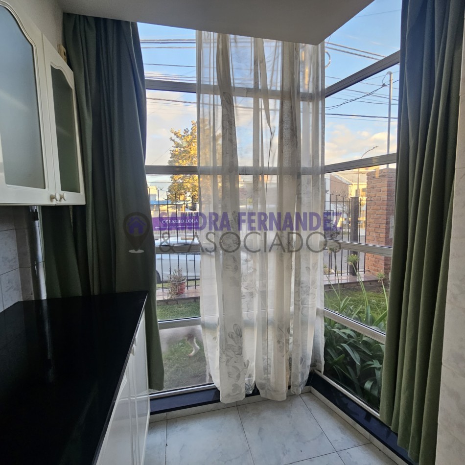 Neuquen. Alquiler. Departamento 2 dormitorios,  PB (1 en suite). Barrio Maria Auxiliadora