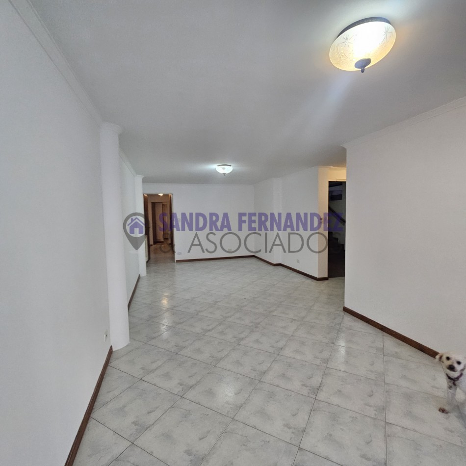 Neuquen. Alquiler. Departamento 2 dormitorios,  PB (1 en suite). Barrio Maria Auxiliadora