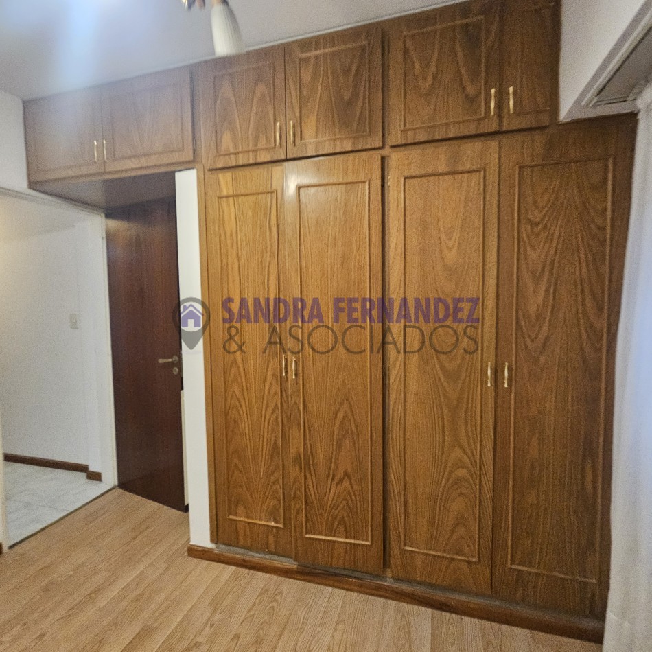Neuquen. Alquiler. Departamento 2 dormitorios,  PB (1 en suite). Barrio Maria Auxiliadora
