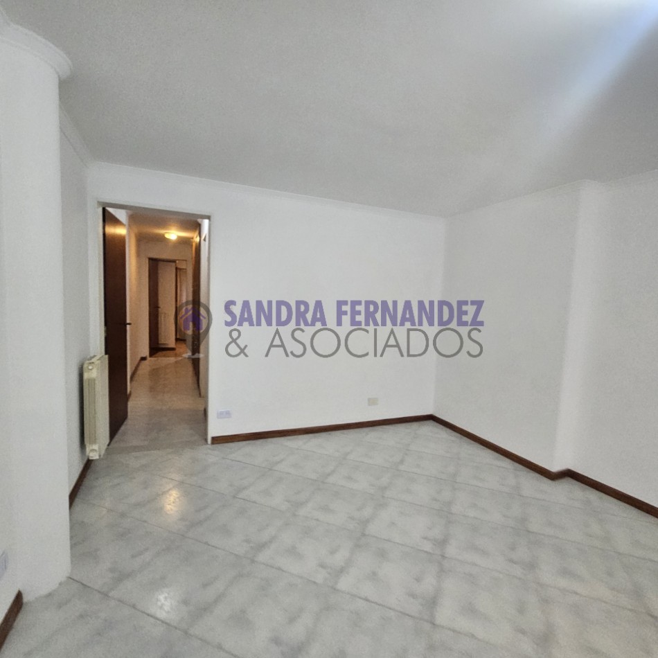Neuquen. Alquiler. Departamento 2 dormitorios,  PB (1 en suite). Barrio Maria Auxiliadora