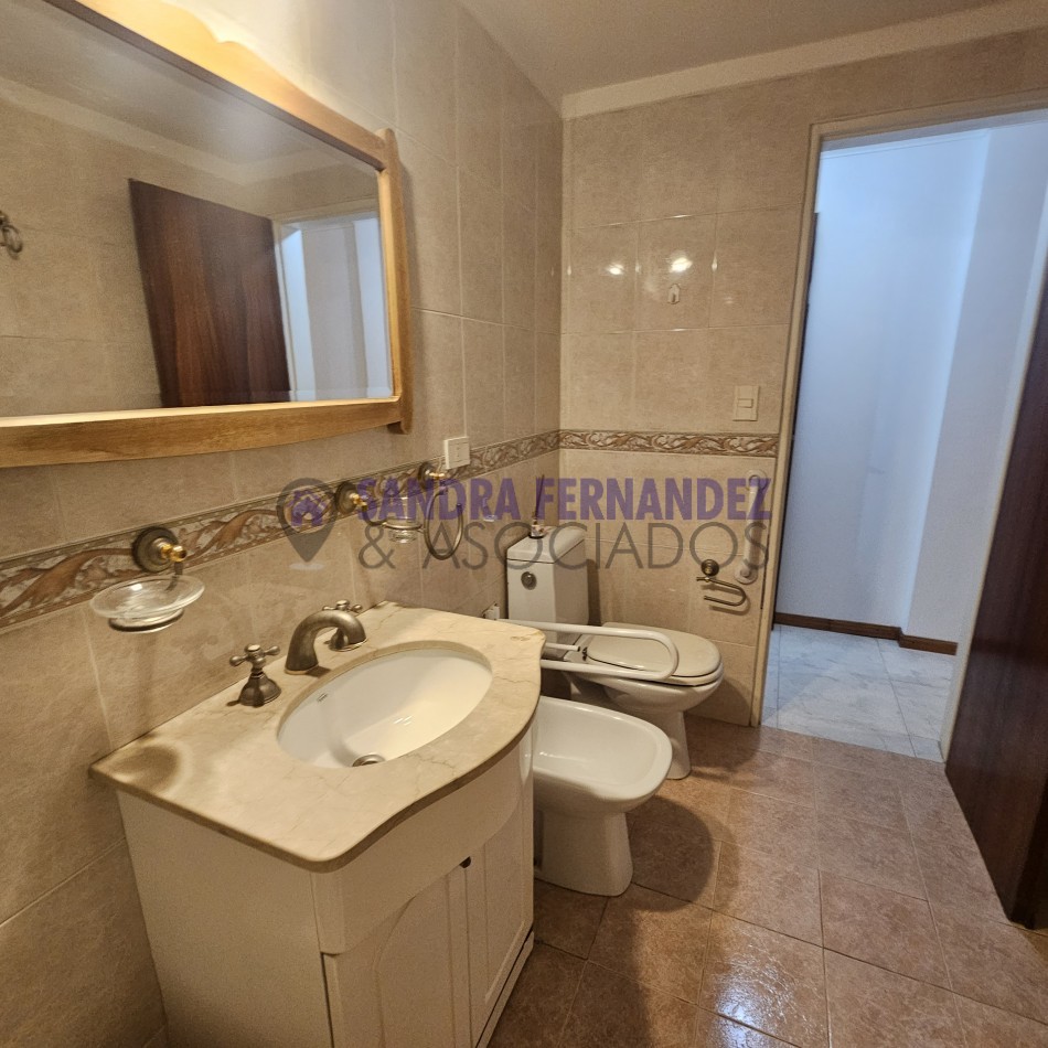 Neuquen. Alquiler. Departamento 2 dormitorios,  PB (1 en suite). Barrio Maria Auxiliadora