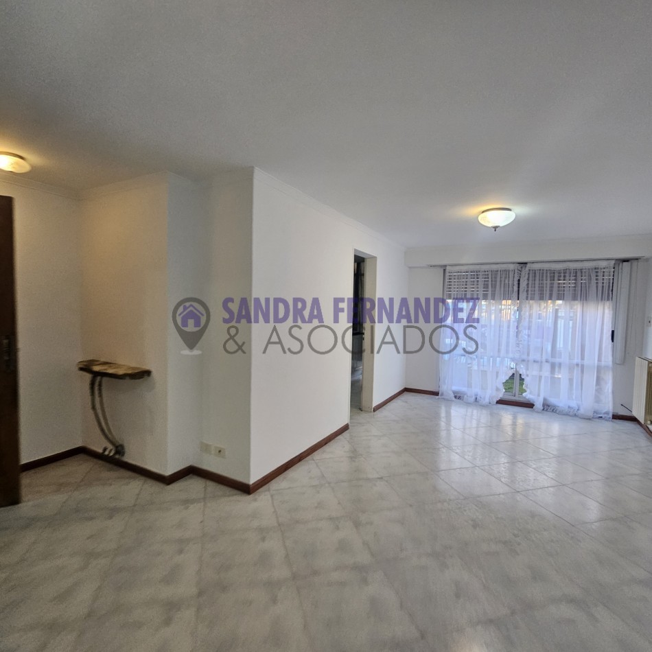 Neuquen. Alquiler. Departamento 2 dormitorios,  PB (1 en suite). Barrio Maria Auxiliadora