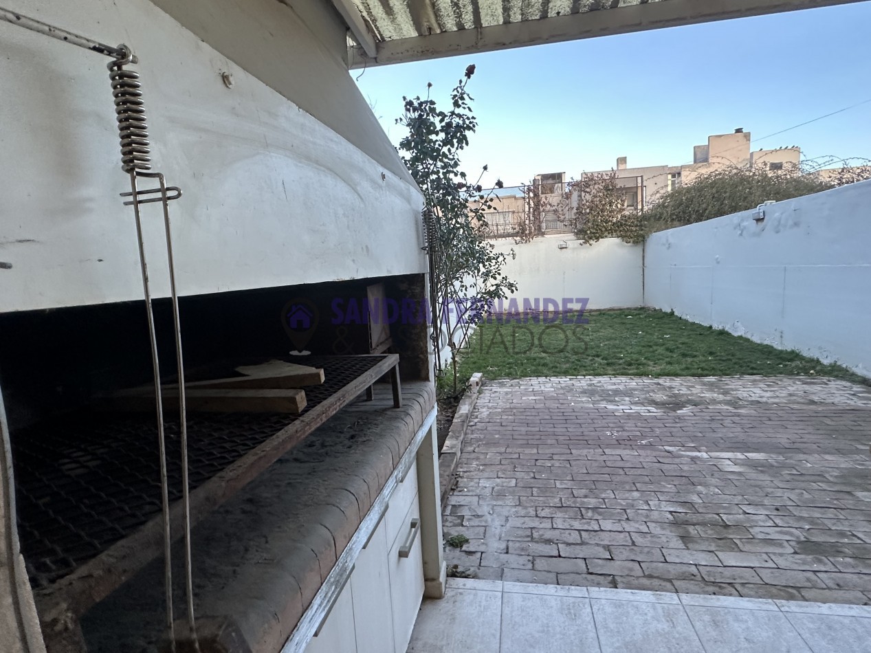 Duplex 3 dormitorios amplios. Barrio Rincon de Emilio