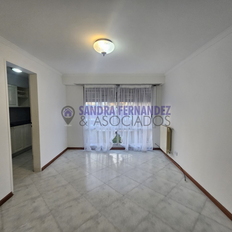 Neuquen. Alquiler. Departamento 2 dormitorios,  PB (1 en suite). Barrio Maria Auxiliadora