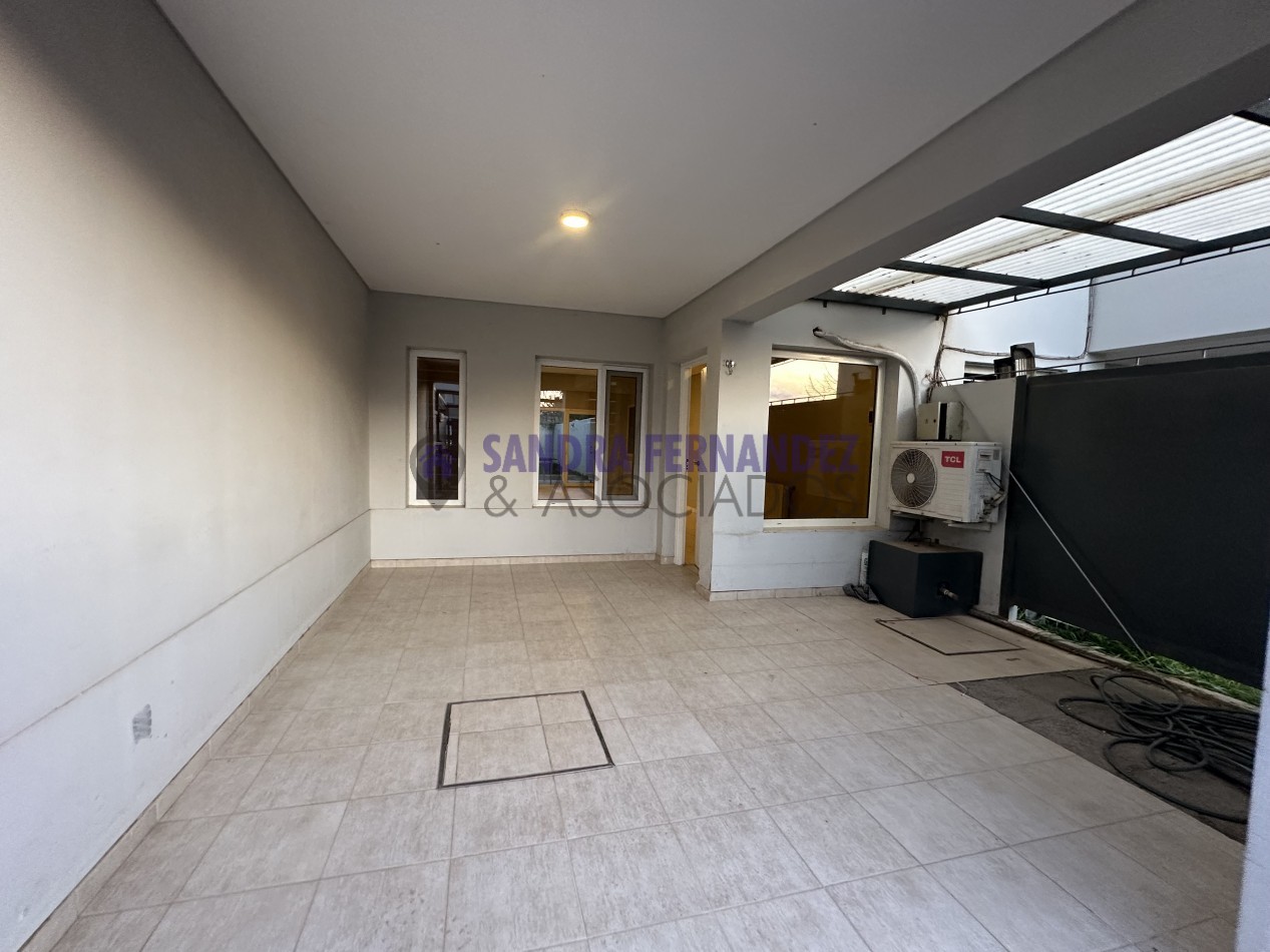 Duplex 3 dormitorios amplios. Barrio Rincon de Emilio