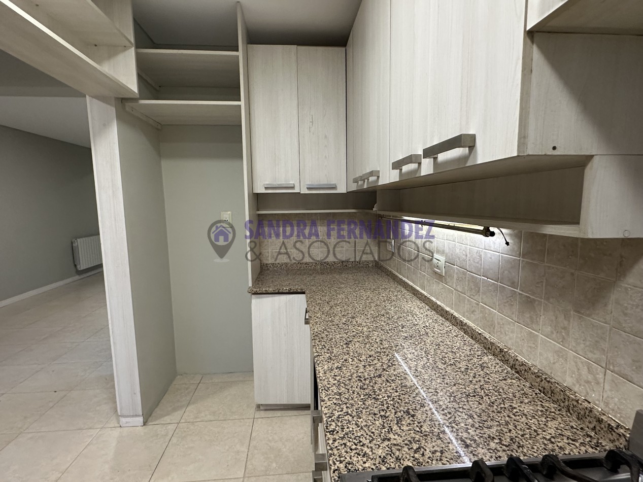 Duplex 3 dormitorios amplios. Barrio Rincon de Emilio