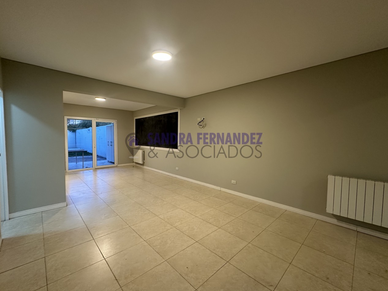 Duplex 3 dormitorios amplios. Barrio Rincon de Emilio