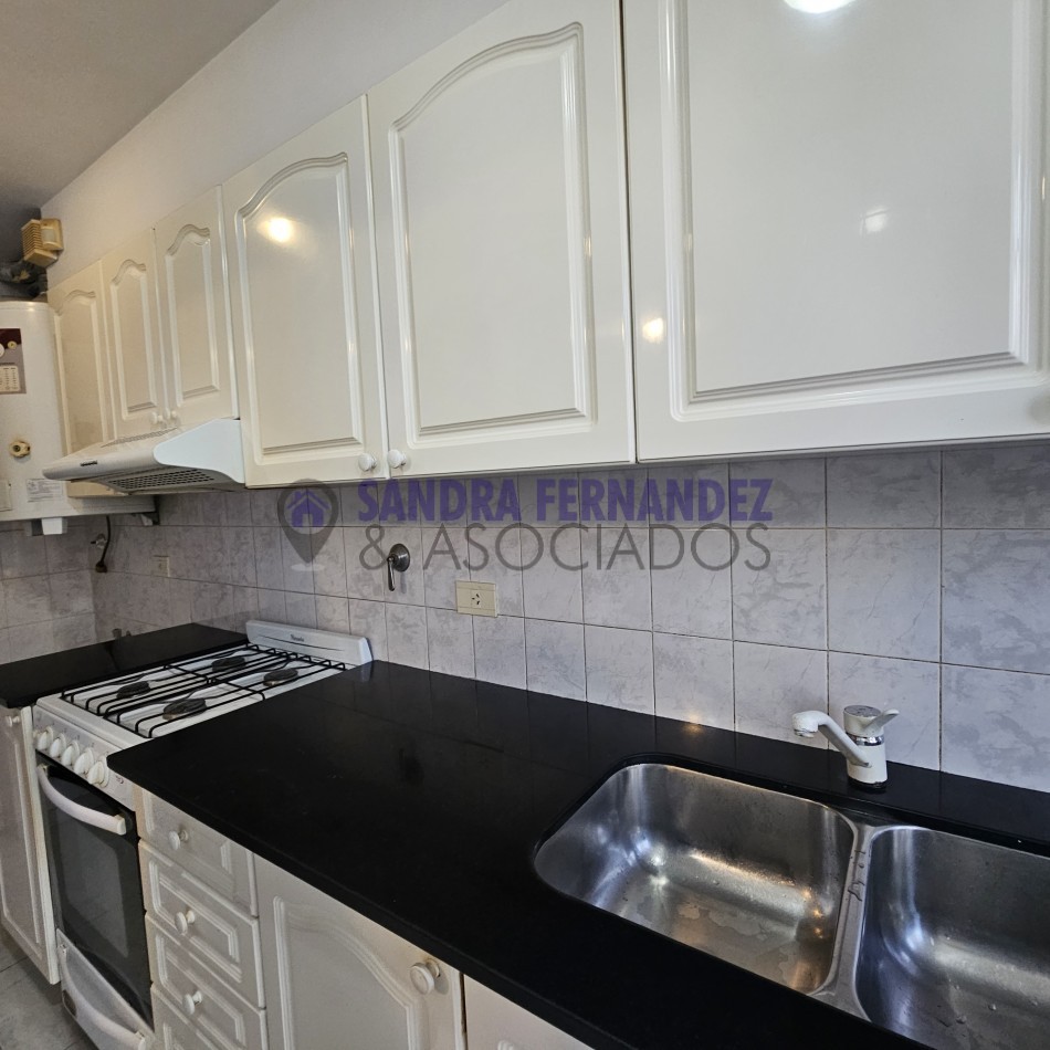 Neuquen. Alquiler. Departamento 2 dormitorios,  PB (1 en suite). Barrio Maria Auxiliadora