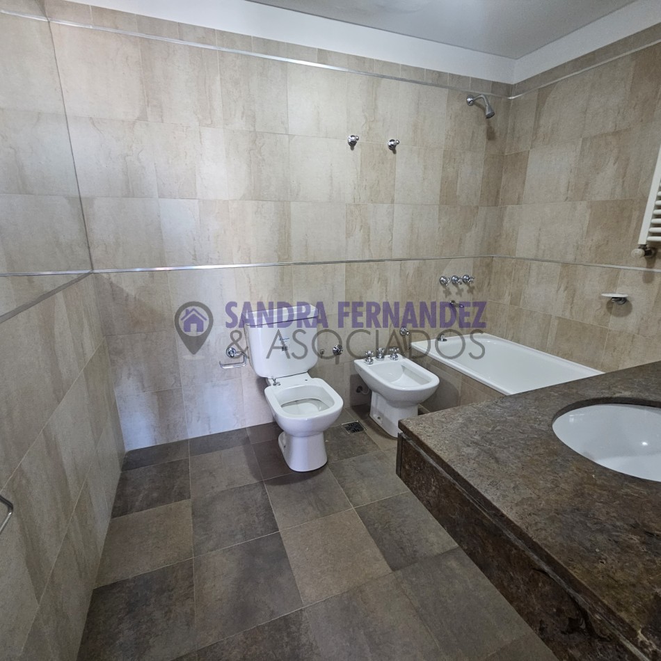 Neuquen. Alquiler Departamento 2 dormitorios (suite) Cochera Baulera