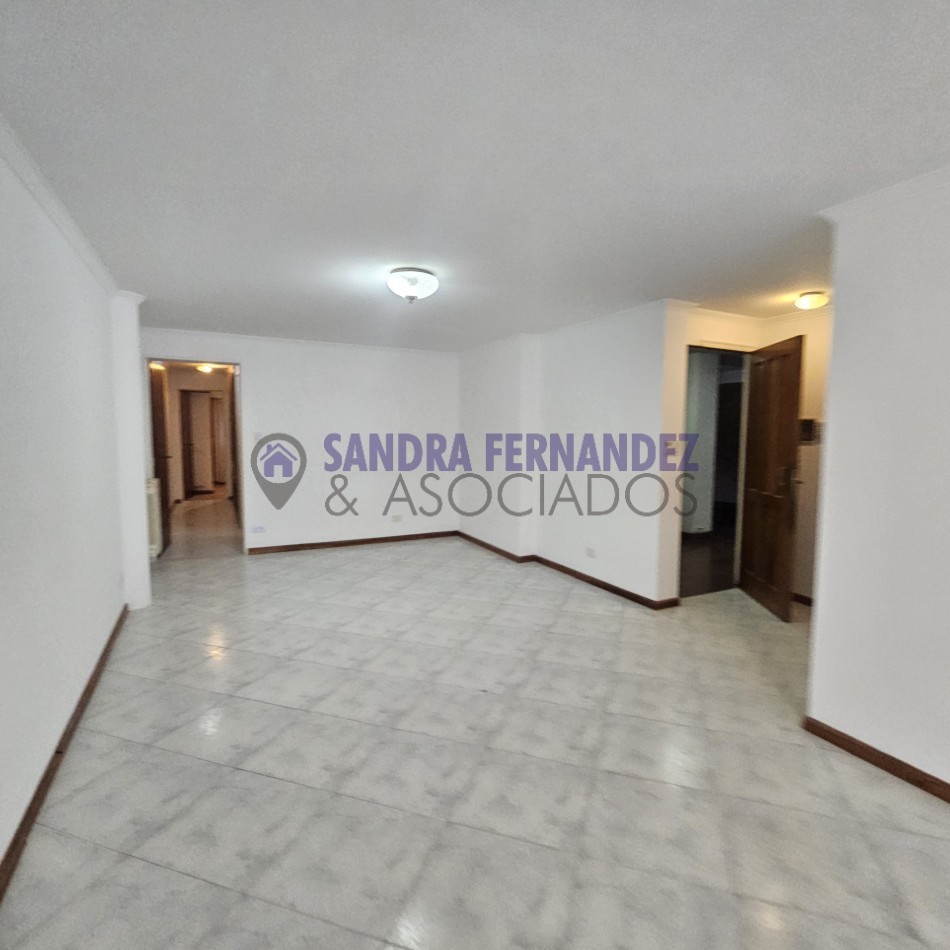 Neuquen. Alquiler. Departamento 2 dormitorios,  PB (1 en suite). Barrio Maria Auxiliadora