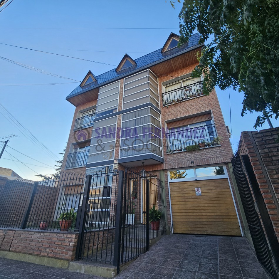 Neuquen. Alquiler. Departamento 2 dormitorios,  PB (1 en suite). Barrio Maria Auxiliadora