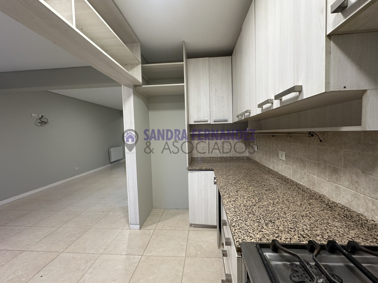 Duplex 3 dormitorios amplios. Barrio Rincon de Emilio