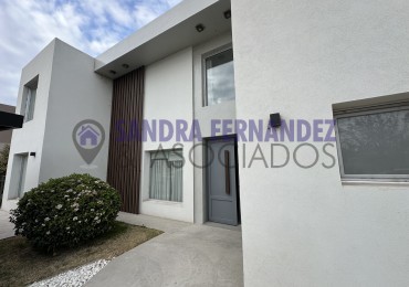 Neuquen Casa en dos plantas Barrio Cerrado Costa Azul 