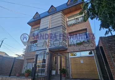 Neuquen. Alquiler. Departamento 2 dormitorios,  PB (1 en suite). Barrio Maria Auxiliadora