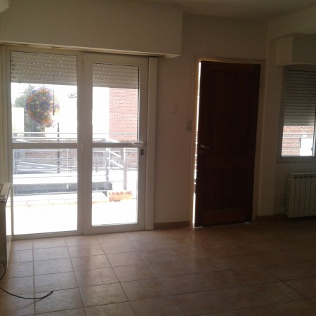 Neuquen. Alquiler. Duplex en Complejo cerrado. Sin Cochera. Zona Hipermercado Coto