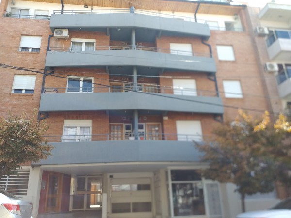 Neuquen. Alquiler. Duplex en Complejo cerrado. Sin Cochera. Zona Hipermercado Coto