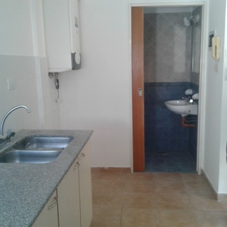 Neuquen. Alquiler. Duplex en Complejo cerrado. Sin Cochera. Zona Hipermercado Coto