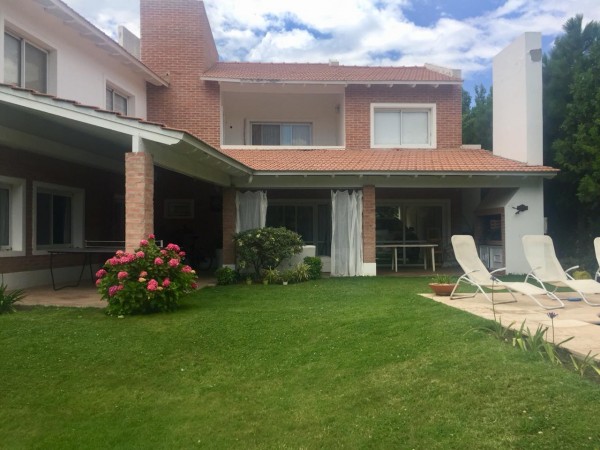 Neuquen. Alquiler. Casa 3 dormitorios(suite) Nivel Gerencial. Barrio Cerrado Rincón Club de Campo