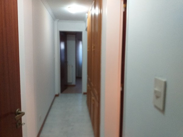 Neuquen. Alquiler. Departamento 2 dormitorios,  PB (1 en suite). Barrio Maria Auxiliadora