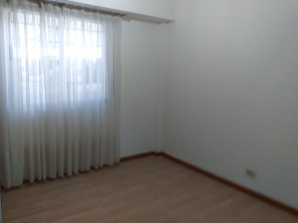 Neuquen. Alquiler. Departamento 2 dormitorios,  PB (1 en suite). Barrio Maria Auxiliadora