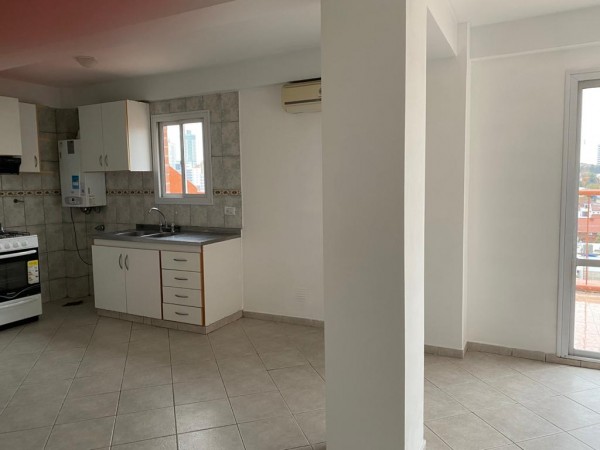 Alquiler. Departamento 1 dormitorio con terraza propia. Zona Santa Genoveva