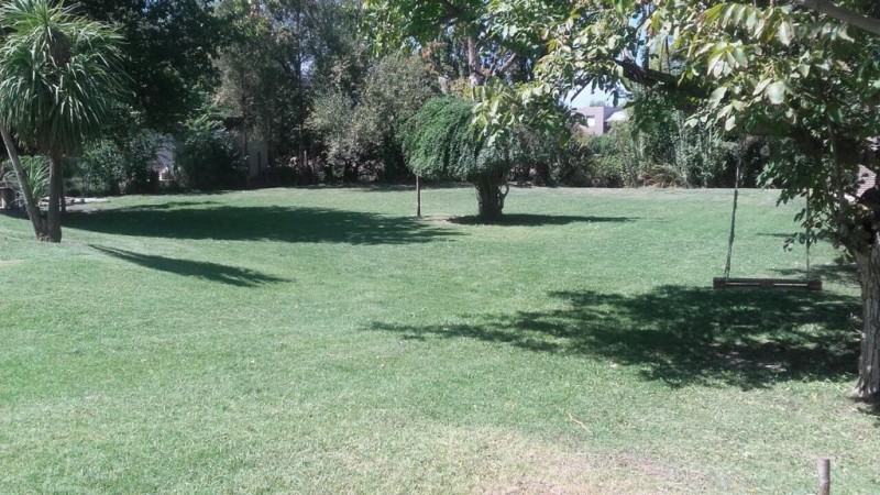 Neuquen. Alquiler. Temporario o por año. Casa 4 dormitorios con pileta estilo campo. Barrio jardines del Rey