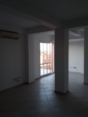 Alquiler. Departamento 1 dormitorio con terraza propia. Zona Santa Genoveva