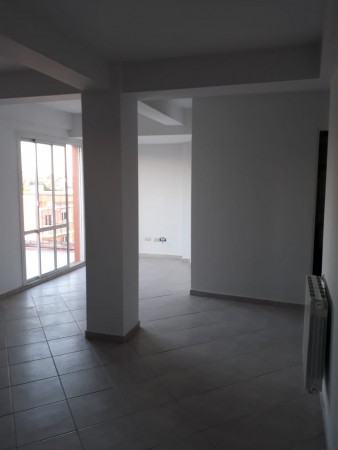 Alquiler. Departamento 1 dormitorio con terraza propia. Zona Santa Genoveva