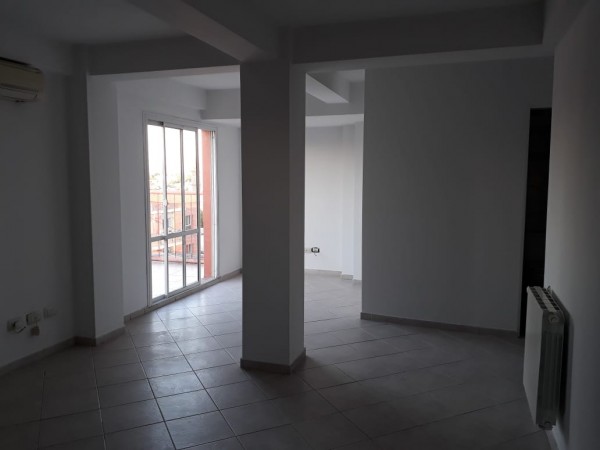 Alquiler. Departamento 1 dormitorio con terraza propia. Zona Santa Genoveva